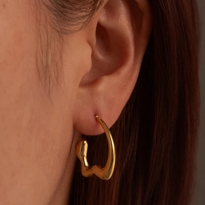 Chic 18K gold plated stainless steel irregular C-shape hoop earrings on a model