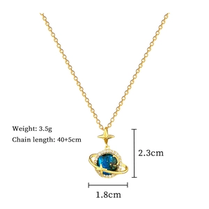 Dettagli della collana stella e luna con peso di 3,5g e lunghezza catena 40+5cm