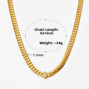 Detail of 7.5mm gold snake chain necklace with dimensions 42+5cm and 34g weight