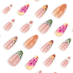 Faux ongles amande courts avec motifs 3D colorés, imprimés animaliers et perles