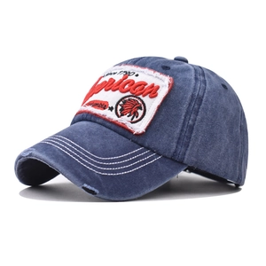 Dunkelblaue Baumwoll-Baseballkappe mit roter American-Stickerei und USA-Flaggen-Motiv