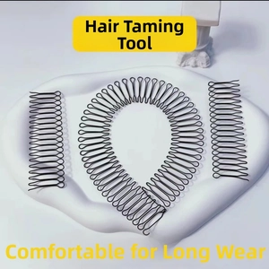 Dreiteiliges schwarzes Metall-Haarstyling-Set mit Wellenzähnen auf weißem Display