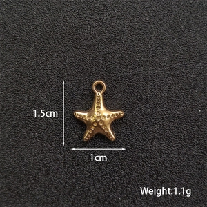 Macro detail of a 1.5cm golden starfish pendant showing precise size and weight parameters