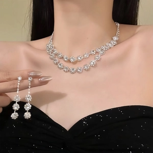 Set Gioielli Fiore Elegante Rame Strass Collana Doppio Strato E Orecchini Lobo Argento Stile Palazzo Donna