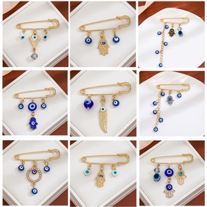 Vintage Evil Eye Hamsa Hand Safety Pin Brooch For Women Gold Alloy Rhinestone Tassel Charm Brooch Pin For Sweater Accessory