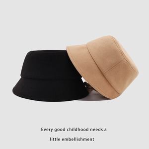 Texture de maille détaillée de chapeaux cloches pour enfants en noir et kaki