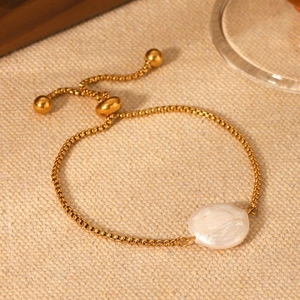 Adjustable golden stainless steel box chain bracelet featuring a freshwater pearl pendant
