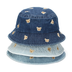 Chapeau bob en denim pour enfants avec broderie ours en bleu foncé, moyen et bleu clair