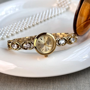 Montre À Quartz Mode Pour Femmes Bracelet En Alliage Avec Strass Étanche Luxe Rétro