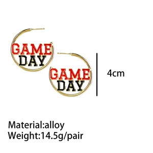 Λεπτομέρεια χρυσών κρίκων 4cm με επιγραφή GAME DAY και προδιαγραφές κράματος 14,5g