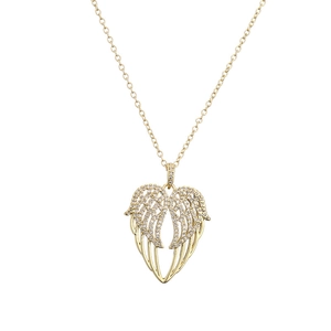 Collier doré avec pendentif cœur ailes d'ange serti de zircons sur une chaîne fine