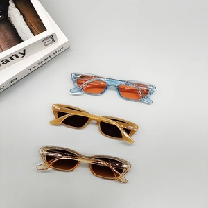 Lot de lunettes de soleil œil de chat rétro en trois couleurs avec monture en plastique