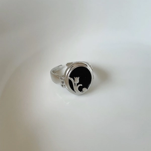Macro shot of S925 sterling silver stamp and black agate tulip flower detail on the ring