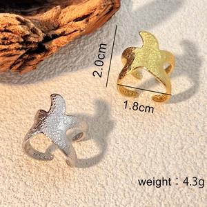 Seestern Ringe aus Gold und Silber Edelstahl mit gehämmerter Textur und offener Form