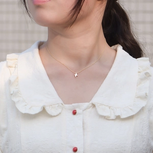 Elegant minimalist S925 sterling silver lightning bolt pendant necklace for women in gold