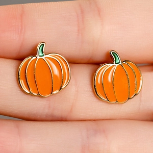 Festliche Kürbis-Ohrstecker für Halloween und Weihnachten mit goldenen Metalldetails