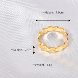 Gold plated stainless steel wave pattern floral ring with dimensions 1.9cm and weight 1.5g