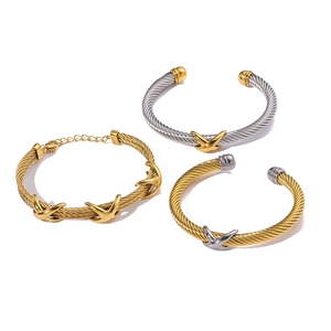 Ensemble de trois bracelets câbles rétro bicolores en acier doré 18 carats et argent