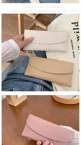 Drei minimalistische Briefumschlag-Geldbörsen in Creme, Khaki und Rosa mit Lederstruktur