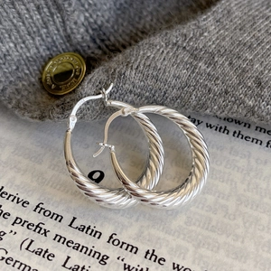 Minimalist 925 sterling silver hoop earrings with a textured vintage twisted rope design