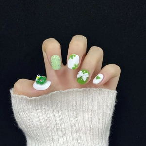 Handmade green frog press-on nails with 3D cartoon motifs and white glitter finish