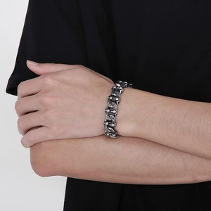 Punk style retro silver skull Cuban chain bracelet for men in polished titanium steel