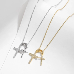 Élégant collier double croix en argent s925 doré et argenté avec zircons cubiques