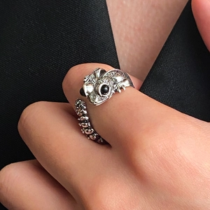 Gothic lizard open ring in vintage silver finish with black gemstone eyes and scale texture