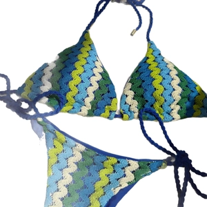 Ensemble bikini deux pièces crochet pour femmes avec motifs ondulés bleus et liens