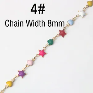 Détail de la chaîne de 8mm avec étoiles et cœurs émaillés colorés pour création de bijoux