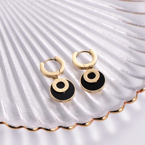 Retro Titanstahl Ohrringe mit römischen Ziffern, Goldfinish und schwarzem Rundanhänger
