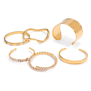 Ensemble de 5 bracelets en acier inoxydable doré avec zircons et joncs ouverts modernes