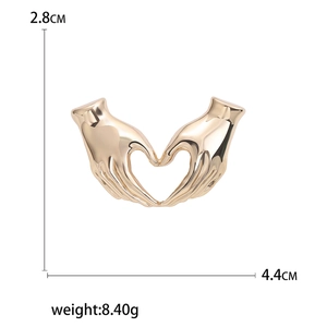 Elegant gold heart gesture brooch with dimensions 2.8x4.4cm and weight 8.4g on white background