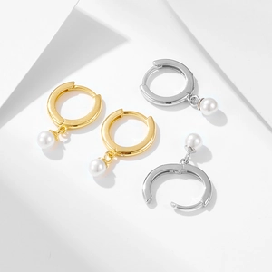 Elegant S925 sterling silver hoop earrings with white pearls in gold and silver finish