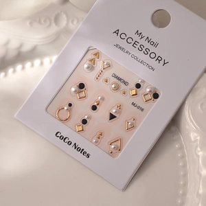 Détails des autocollants nail art MJ-016 avec accents dorés et perles blanches