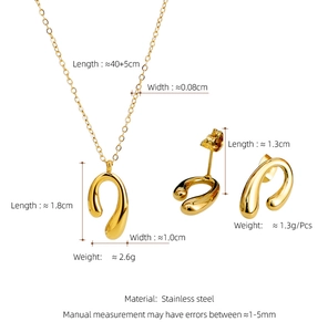 Detailed size and weight specs for gold U-shaped necklace and earring jewelry set
