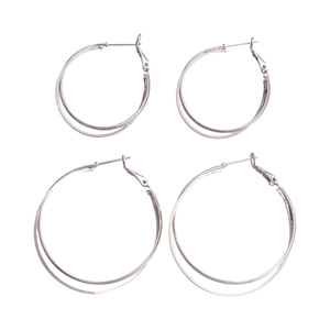 Boucles d'oreilles doubles anneaux argentés minimalistes en deux tailles différentes