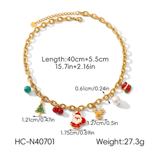 Collier de Noël doré avec dimensions précises des pendentifs sapin, cloche et renne