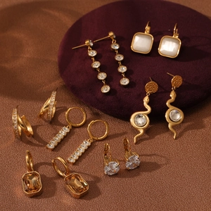Colección de pendientes de acero inoxidable chapado en oro de 18K con circonitas y diseños