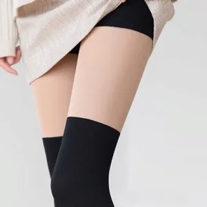Collant finto due pezzi effetto pelle trasparente con design di calze sopra il ginocchio