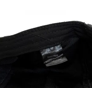 Détail de l'étiquette d'entretien en coton et doublure en maille du béret noir
