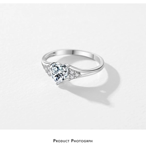 Detailed view of s925 sterling silver ring featuring a heart-cut diamond with side stones