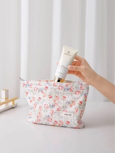 Floral cotton jacquard cosmetic bag with zipper closure and large storage capacity