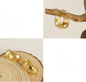 Gros plan de boucles d'oreilles créoles étoiles dorées 18 carats avec fini poli