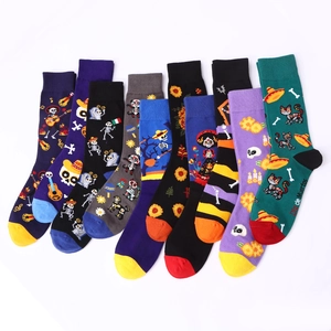 Halloween Day of the Dead Socken mit gestricktem Totenkopf und Blumenmuster