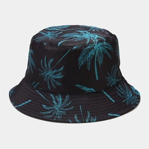 Dettaglio delle cuciture rinforzate sulla tesa di un cappello da pescatore con palme