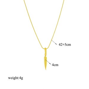 Collana minimalista con ciondolo a foglia dorata in acciaio al titanio, 42+5cm