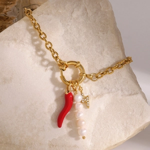 Bracelet en acier inoxydable doré 18 carats avec pendentif piment rouge et perles