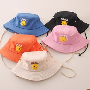 Lot de 5 chapeaux bob pour enfants avec broderie sourire et cordon de serrage en coton