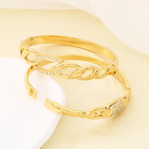 Bracelet luxueux en acier inoxydable plaqué or 18k avec détails géométriques brillants
